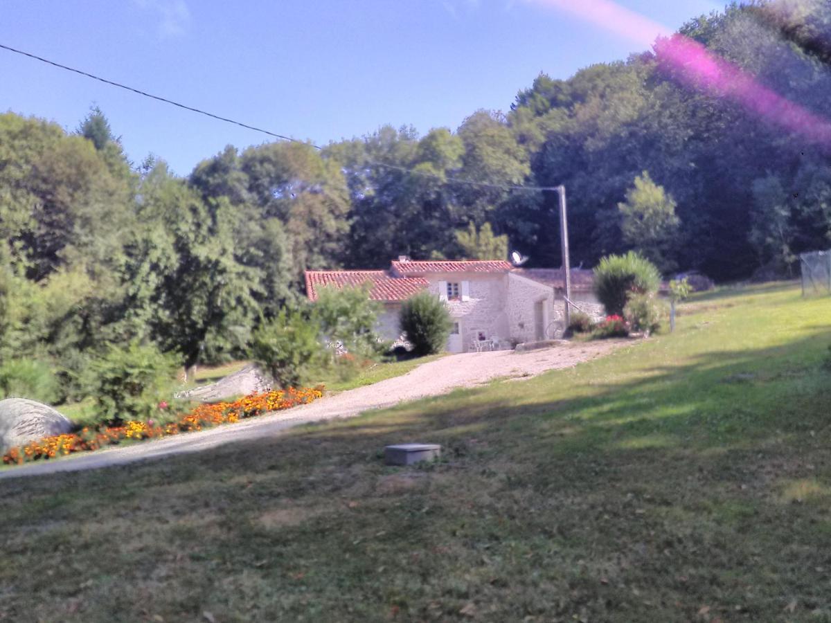 Gite Le Coumis 1370 Saint-Salvy-de-la-Balme Exterior photo